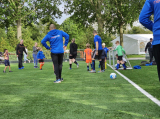 Laatste training S.K.N.W.K. JO7-1 (partijtje tegen de ouders) van maandag 27 mei 2024 (122/180)